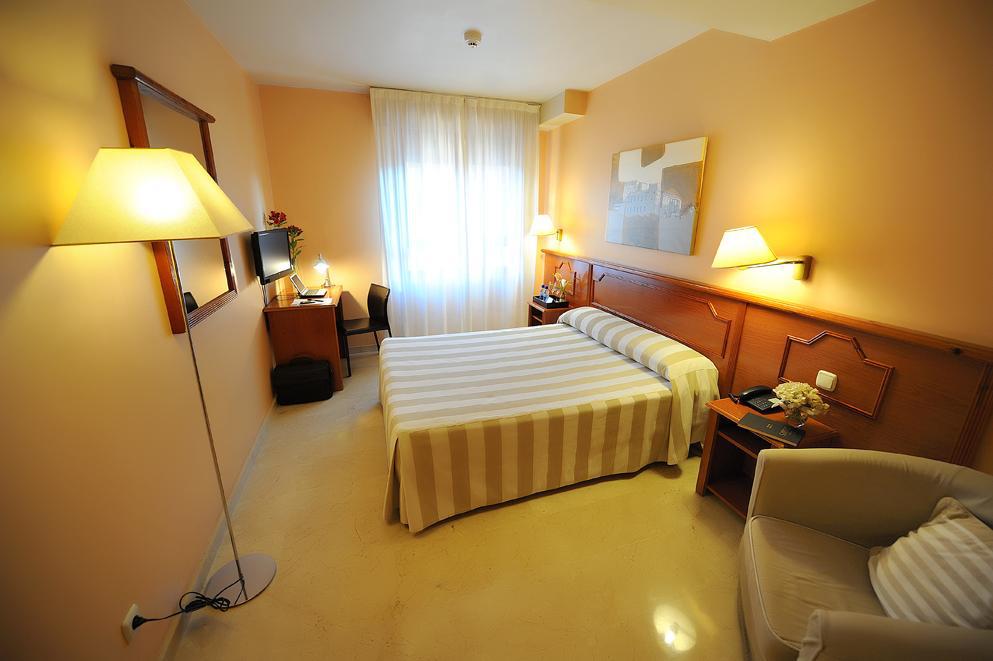 Hotel Pamplona Plaza Oda fotoğraf